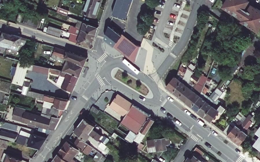 Vue aérienne du Rond-point anonyme n°903158274