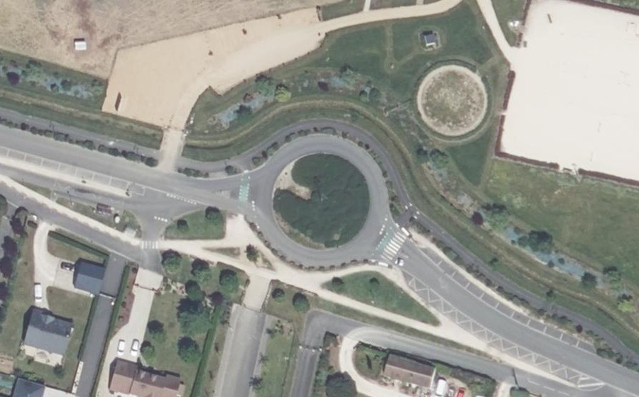 Vue aérienne du Rond-point anonyme n°90319723