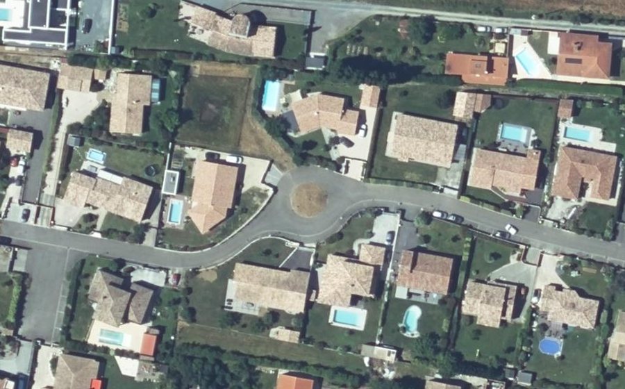 Vue aérienne du Rond-point anonyme n°90347749