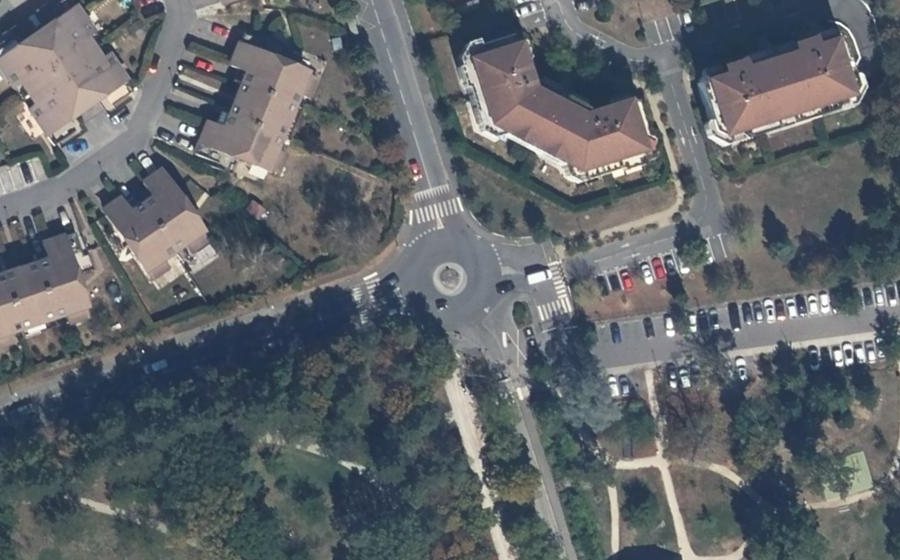 Vue aérienne du Rond-point anonyme n°90354483