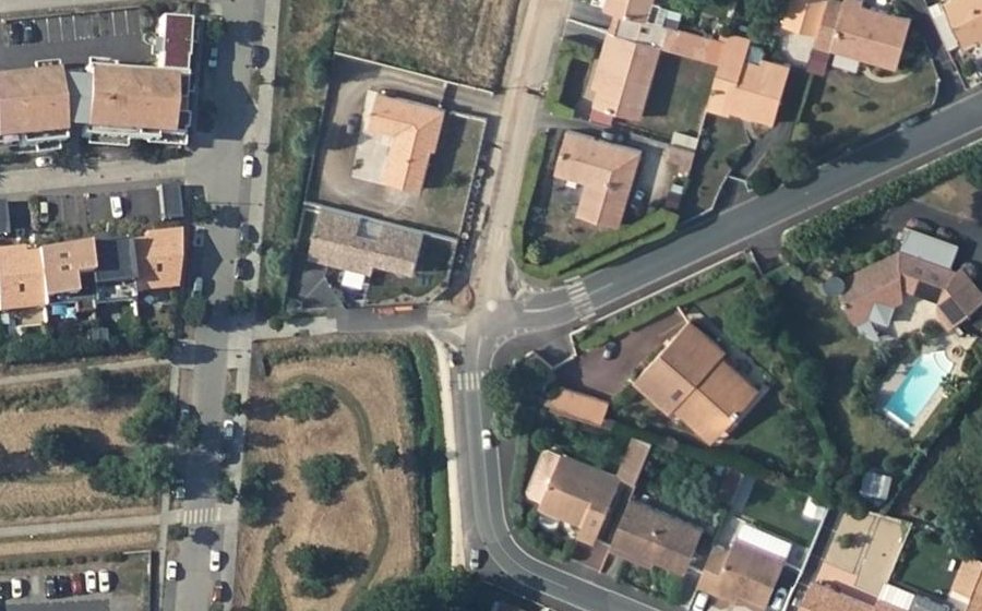 Vue aérienne du Rond-point anonyme n°90356895