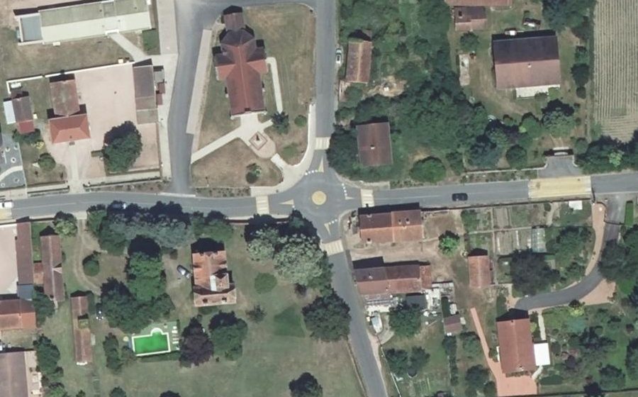 Vue aérienne du Rond-point anonyme n°903623446