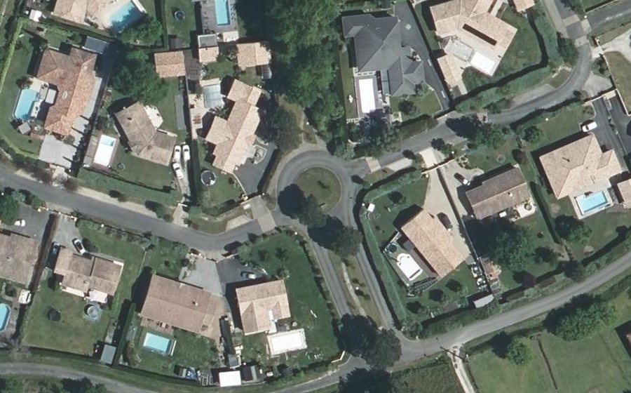 Vue aérienne du Rond-point anonyme n°90399371