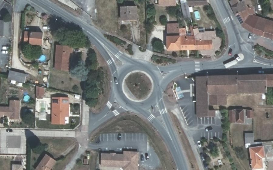 Vue aérienne du Rond-point anonyme n°904073781