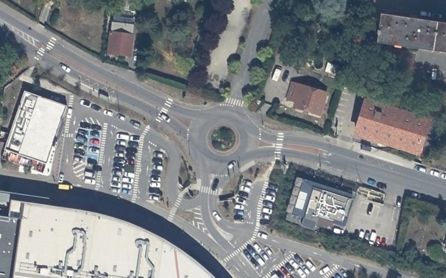 Vue aérienne du Rond-point anonyme n°90419826