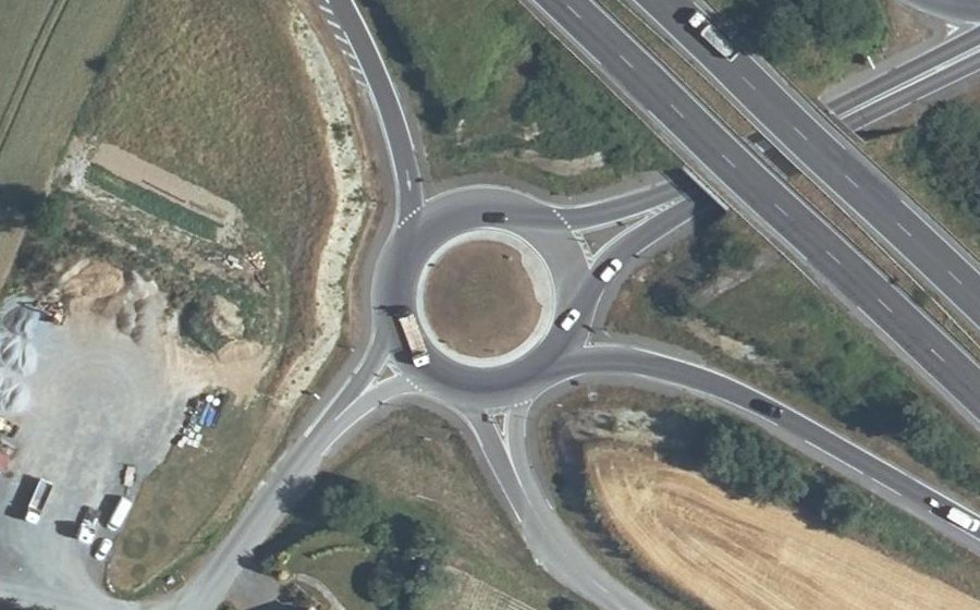 Vue aérienne du Rond-point anonyme n°904295585