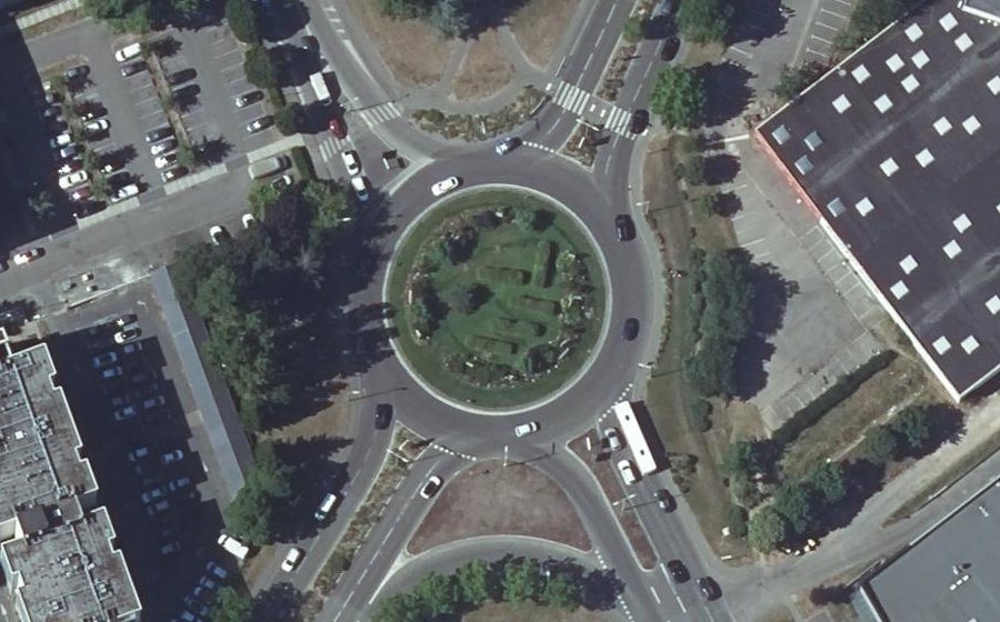 Vue aérienne du Rond-point anonyme n°90440459