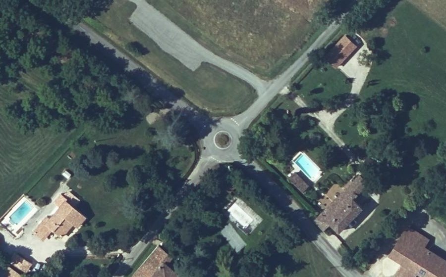 Vue aérienne du Rond-point anonyme n°904430412