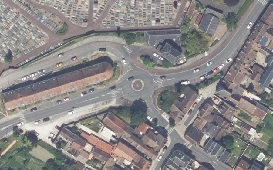 Vue aérienne du Rond-point anonyme n°90446049