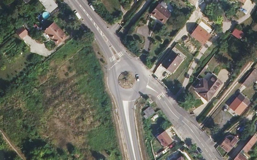 Vue aérienne du Rond-point anonyme n°904511459