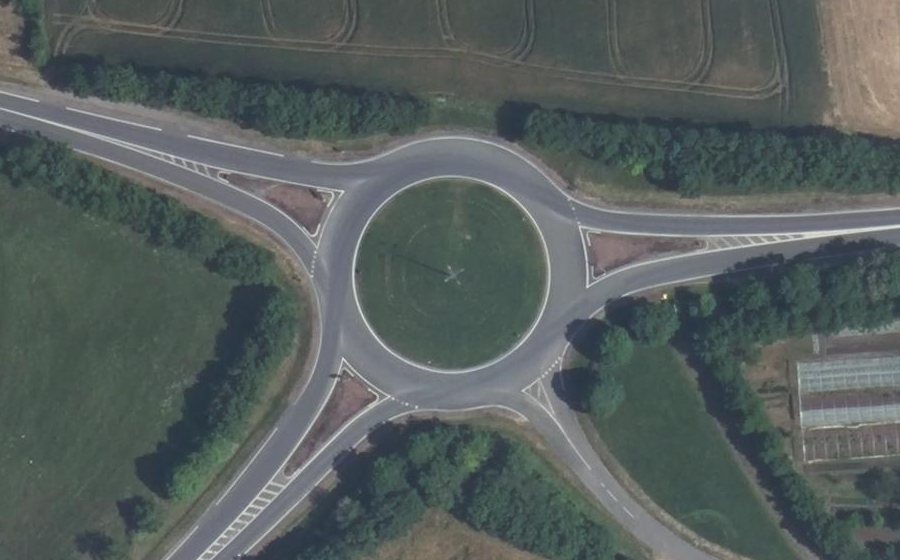 Vue aérienne du Rond-point anonyme n°90453584