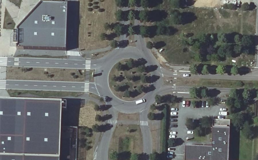 Vue aérienne du Rond-point anonyme n°90454780