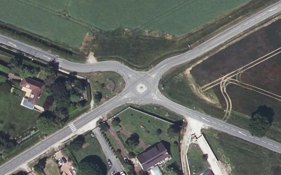 Vue aérienne du Rond-point anonyme n°904567624