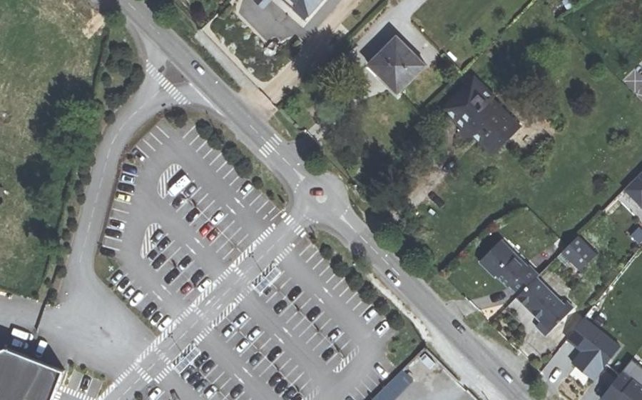 Vue aérienne du Rond-point anonyme n°904642798