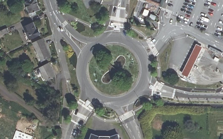 Vue aérienne du Rond-point anonyme n°904644340