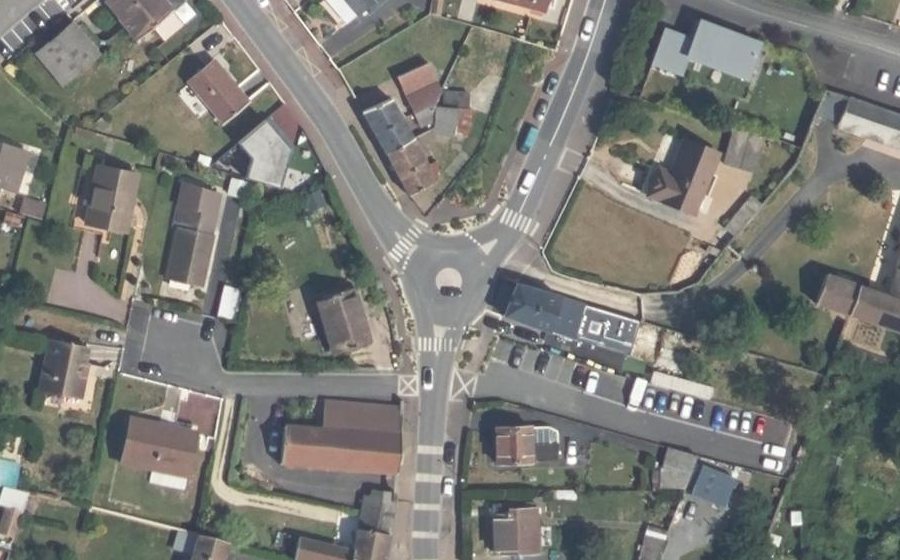 Vue aérienne du Rond-point anonyme n°904795992