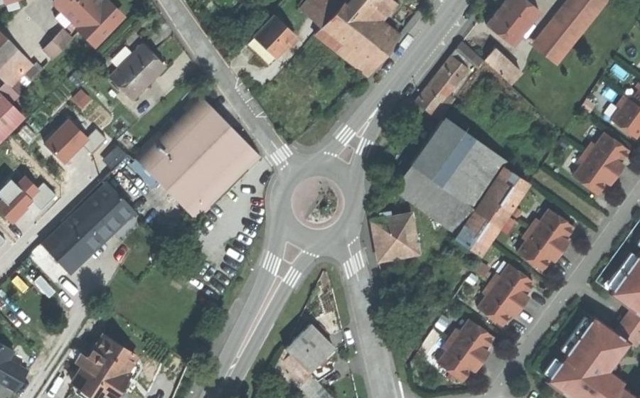 Vue aérienne du Rond-point anonyme n°90492164