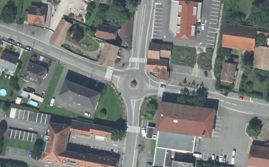 Vue aérienne du Rond-point anonyme n°90494657
