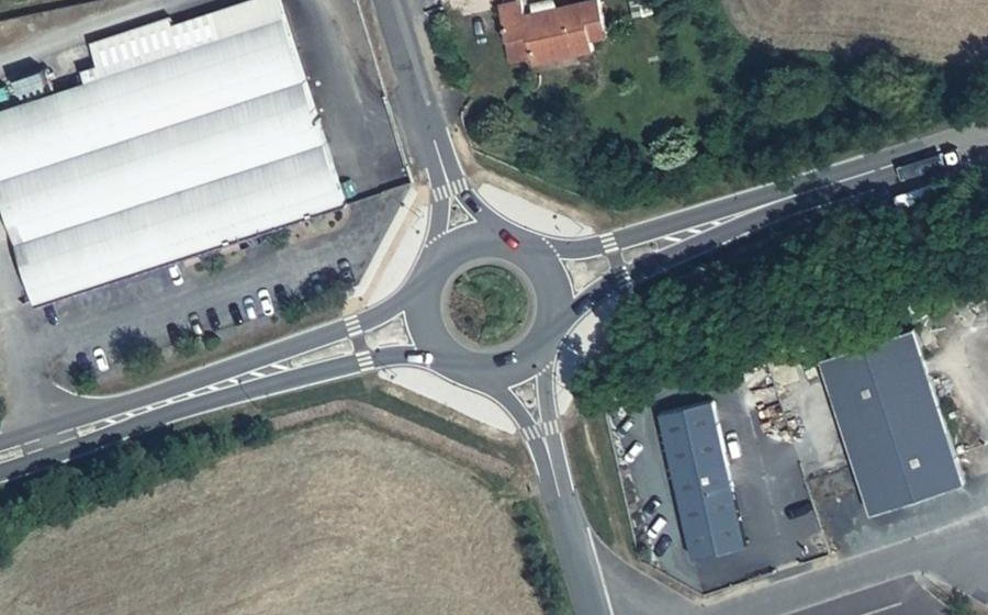 Vue aérienne du Rond-point anonyme n°90523953