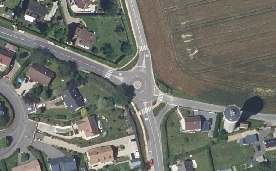 Vue aérienne du Rond-point anonyme n°905360146