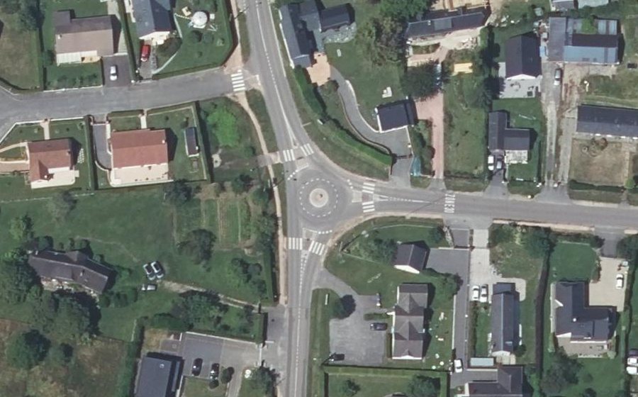 Vue aérienne du Rond-point anonyme n°905360148