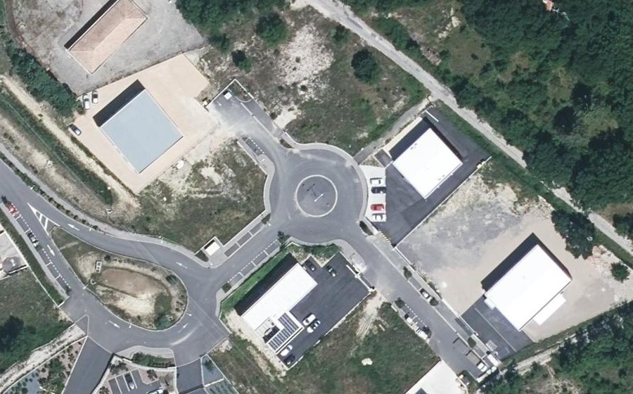 Vue aérienne du Rond-point anonyme n°905382845