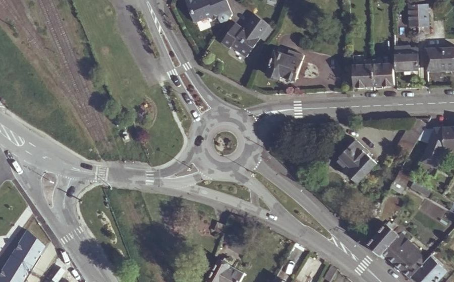 Vue aérienne du Rond-point anonyme n°90538613