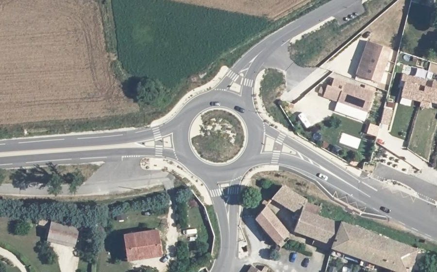 Vue aérienne du Rond-point anonyme n°905534352