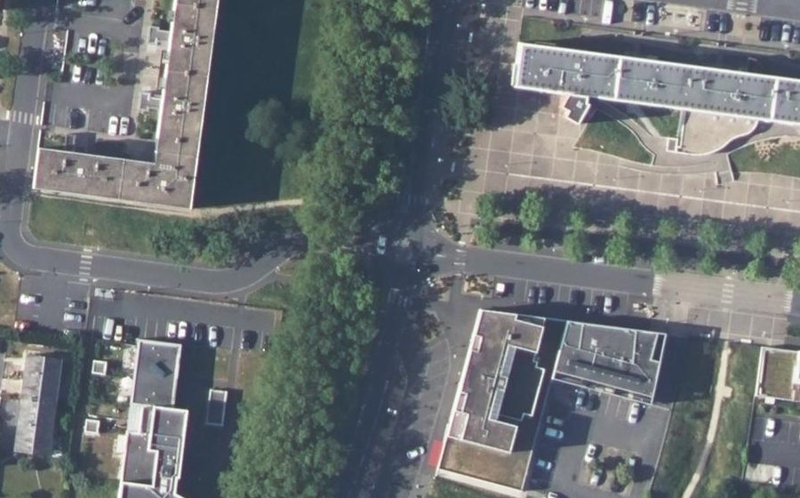Vue aérienne du Rond-point anonyme n°905561443