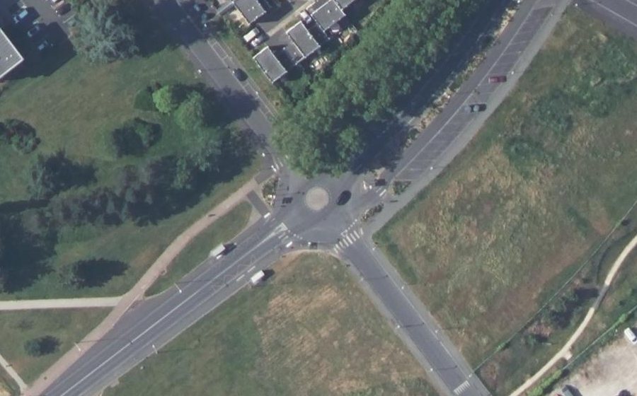 Vue aérienne du Rond-point anonyme n°905561451