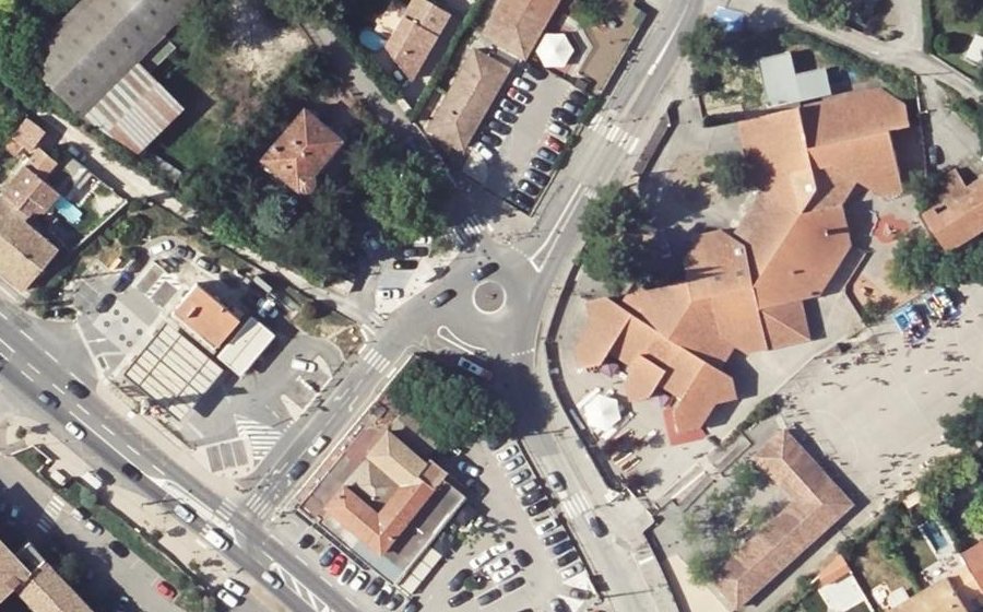 Vue aérienne du Rond-point anonyme n°905807165