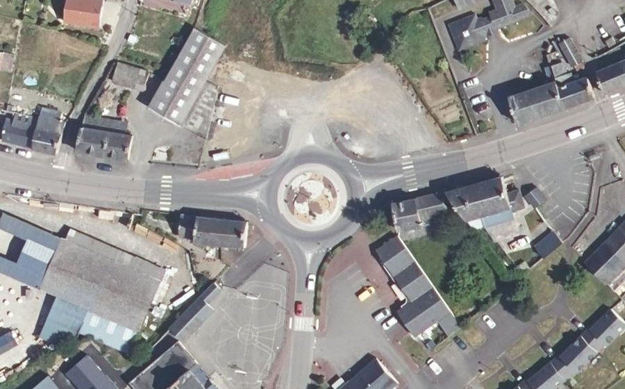 Vue aérienne du Rond-point anonyme n°905862438