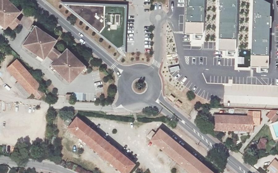 Vue aérienne du Rond-Point des Pieds-Noirs et de Tous les Rapatriés