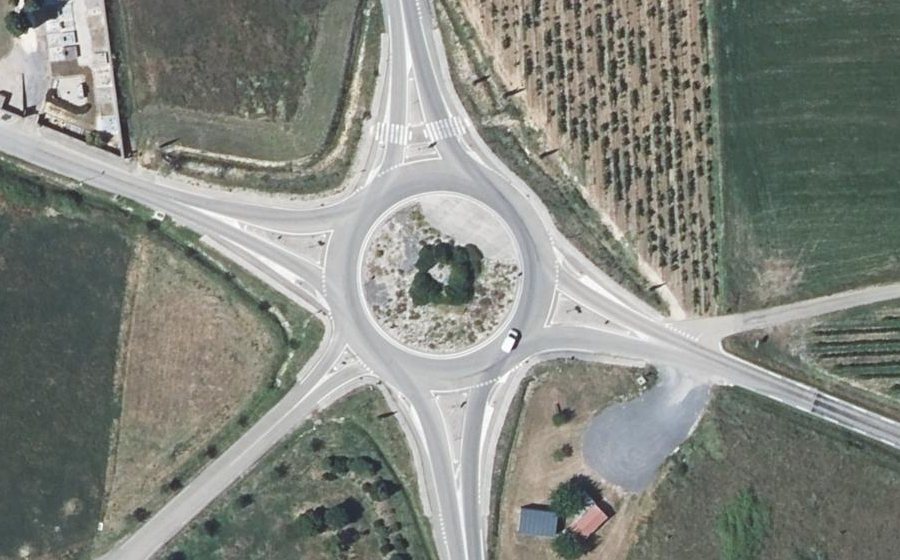 Vue aérienne du Rond-point anonyme n°906128890