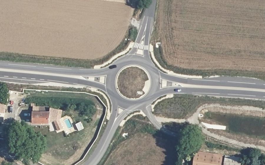 Vue aérienne du Rond-point anonyme n°906249790