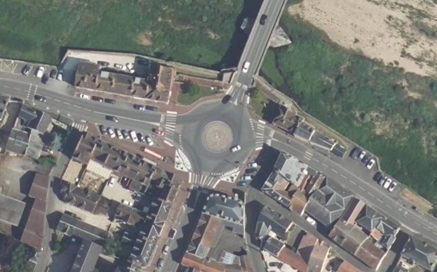 Vue aérienne du Rond-point anonyme n°906617414