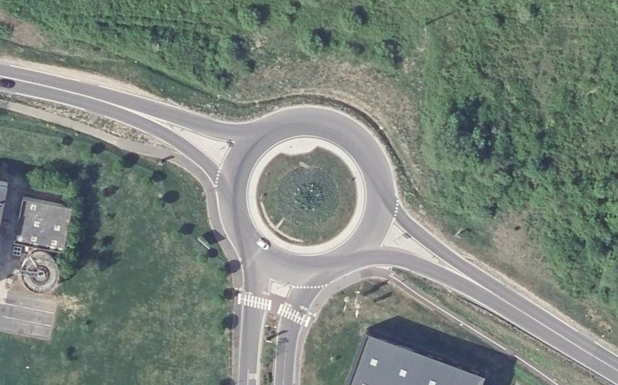 Vue aérienne du Rond-point anonyme n°906669726
