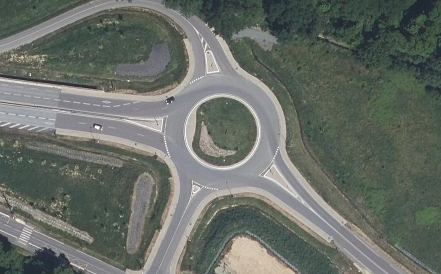 Vue aérienne du Rond-point anonyme n°906682821