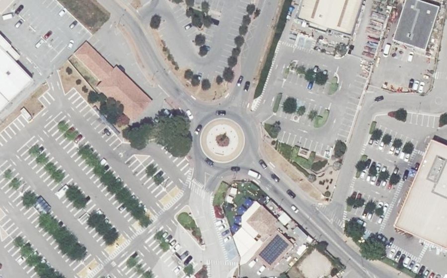 Vue aérienne du Rond-point anonyme n°90674958