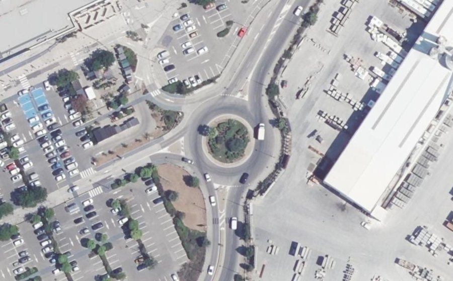 Vue aérienne du Rond-point anonyme n°906806803