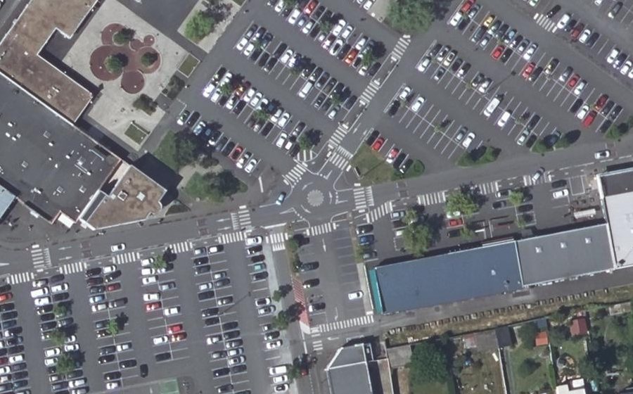 Vue aérienne du Rond-point anonyme n°907093068
