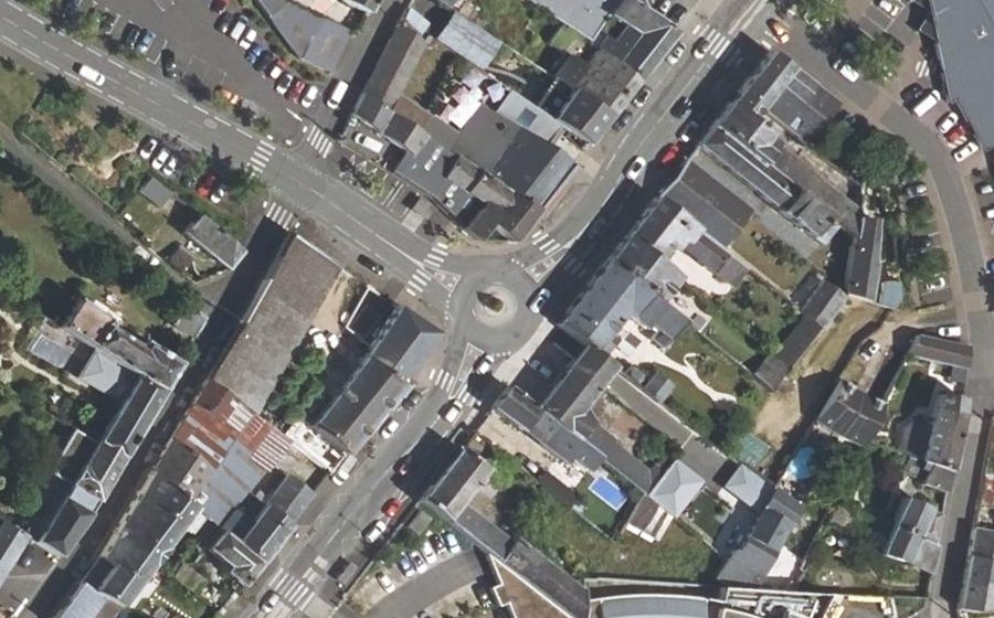 Vue aérienne du Rond-point anonyme n°907376321