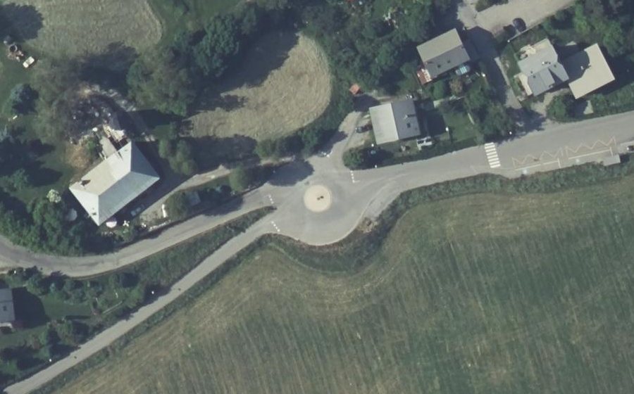 Vue aérienne du Rond-point anonyme n°907496769