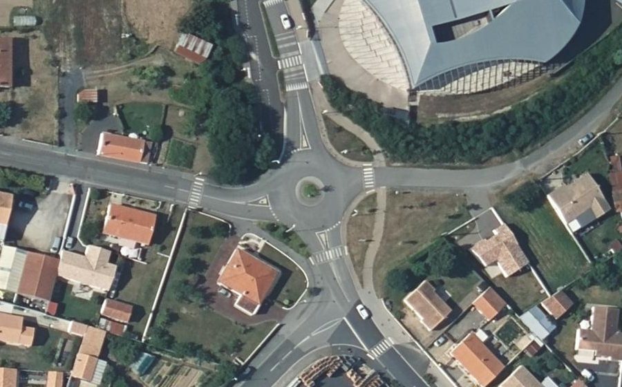 Vue aérienne du Rond-point anonyme n°907521766