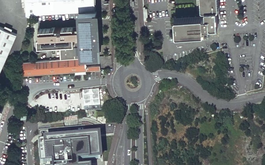 Vue aérienne du Rond-point anonyme n°90773079