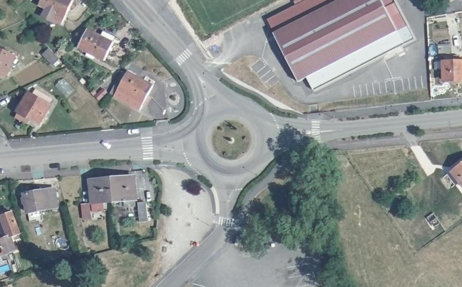 Vue aérienne du Rond-point anonyme n°90777763