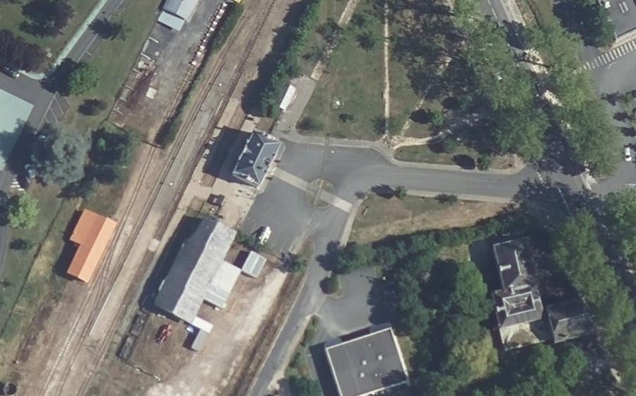 Vue aérienne du Rond-point anonyme n°908076952