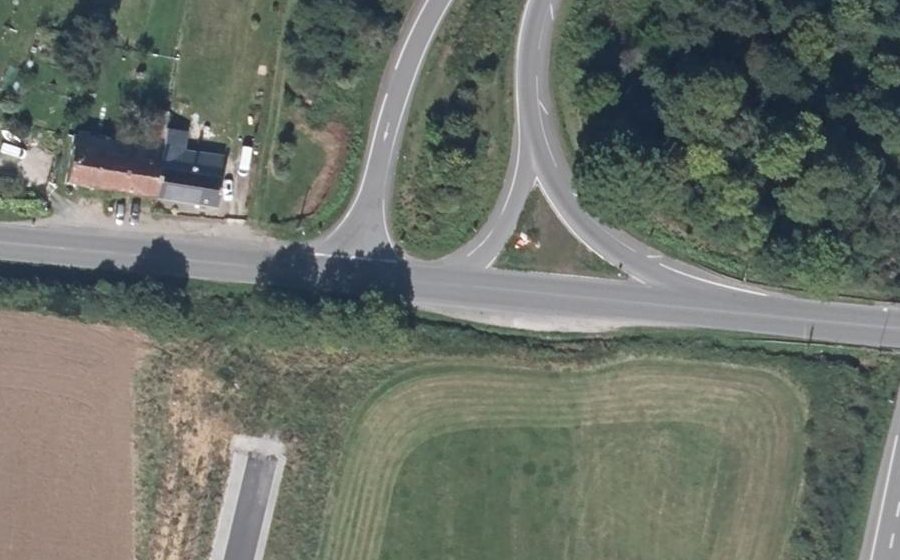 Vue aérienne du Rond-point anonyme n°908289275