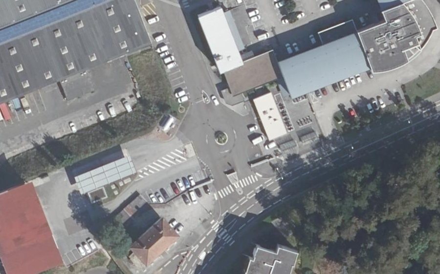Vue aérienne du Rond-point anonyme n°908386037