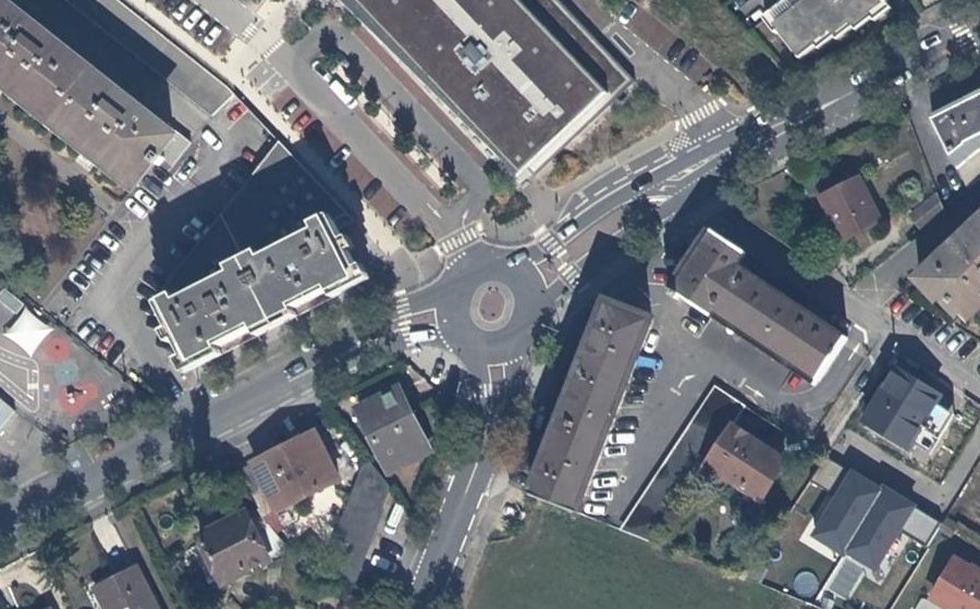 Vue aérienne du Rond-point anonyme n°90849401
